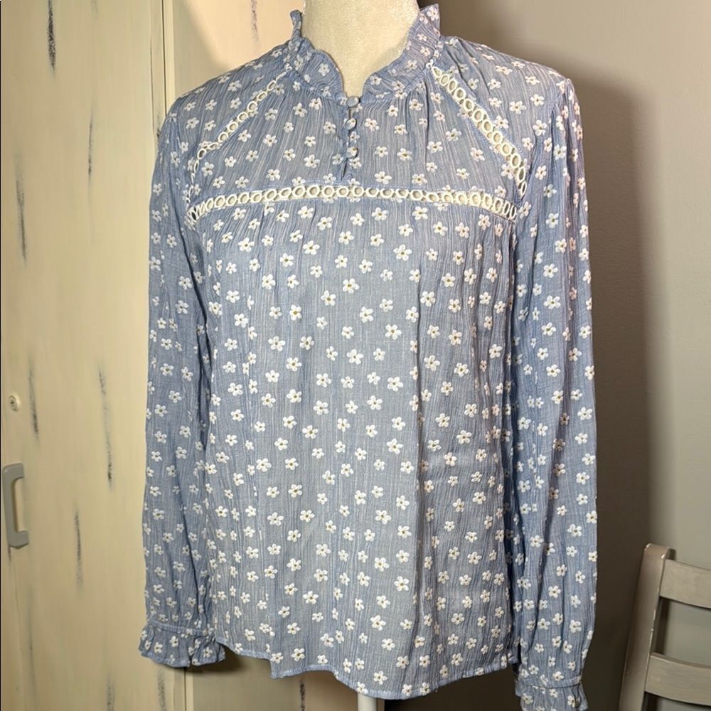 Zara Blue and White Casual 3 Button and Lace Shirt with Daisy Print